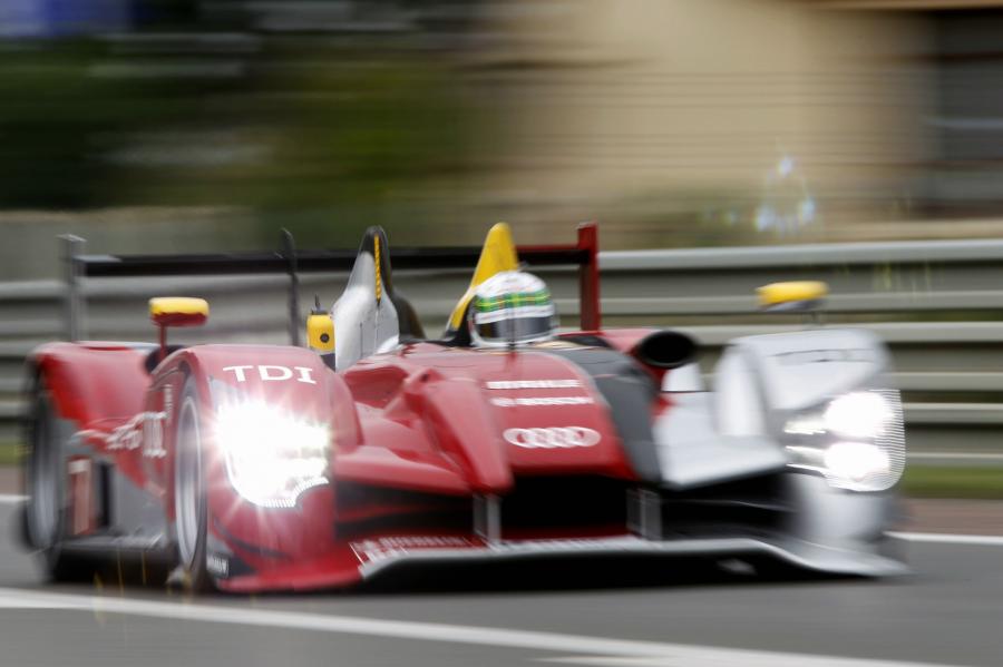  Audi R15 TDI Plus 2010 года  (фото 18 из 40)